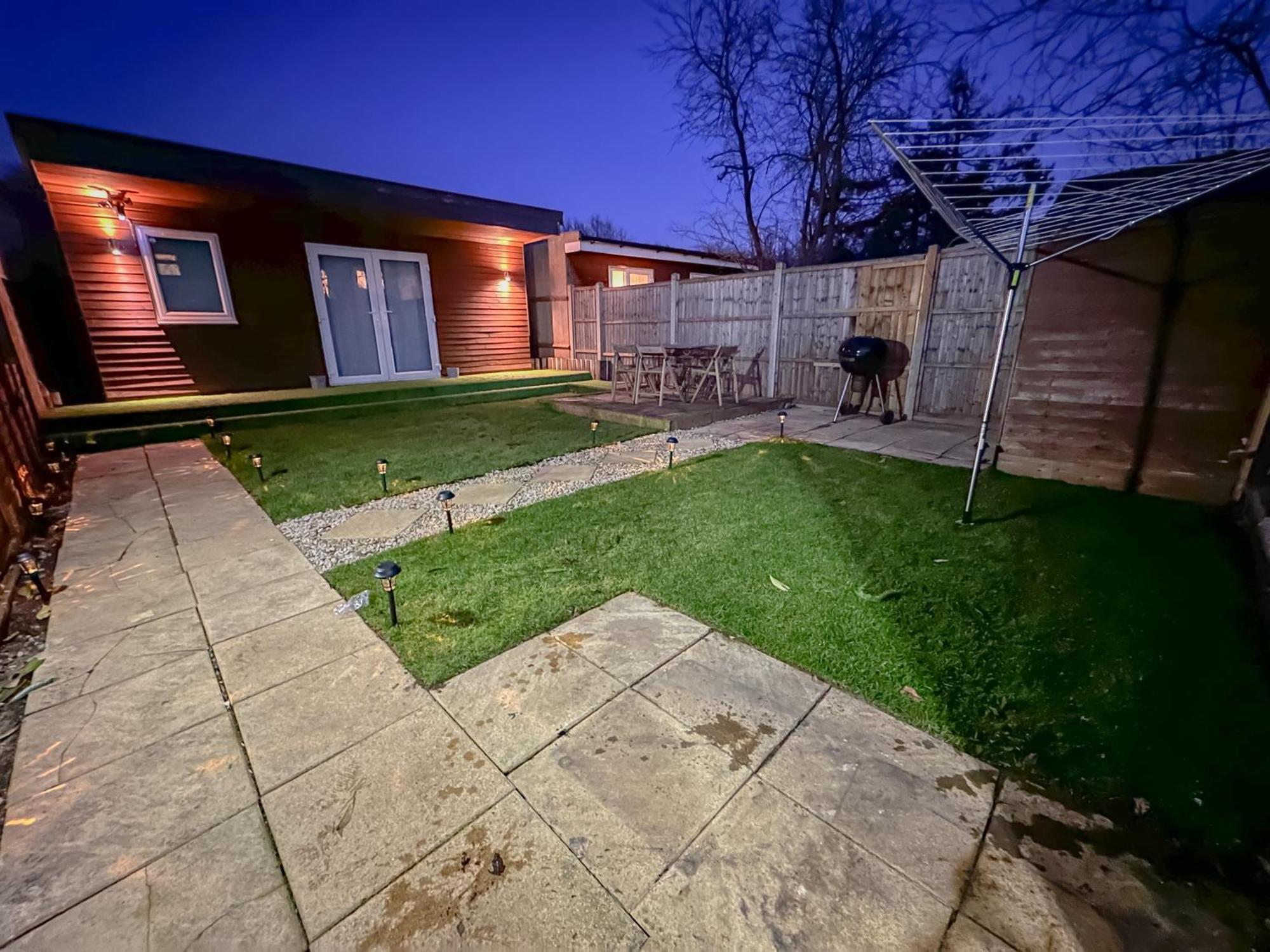 Stunning Studio Garden House - Free Wifi & Parking Hendon Luaran gambar