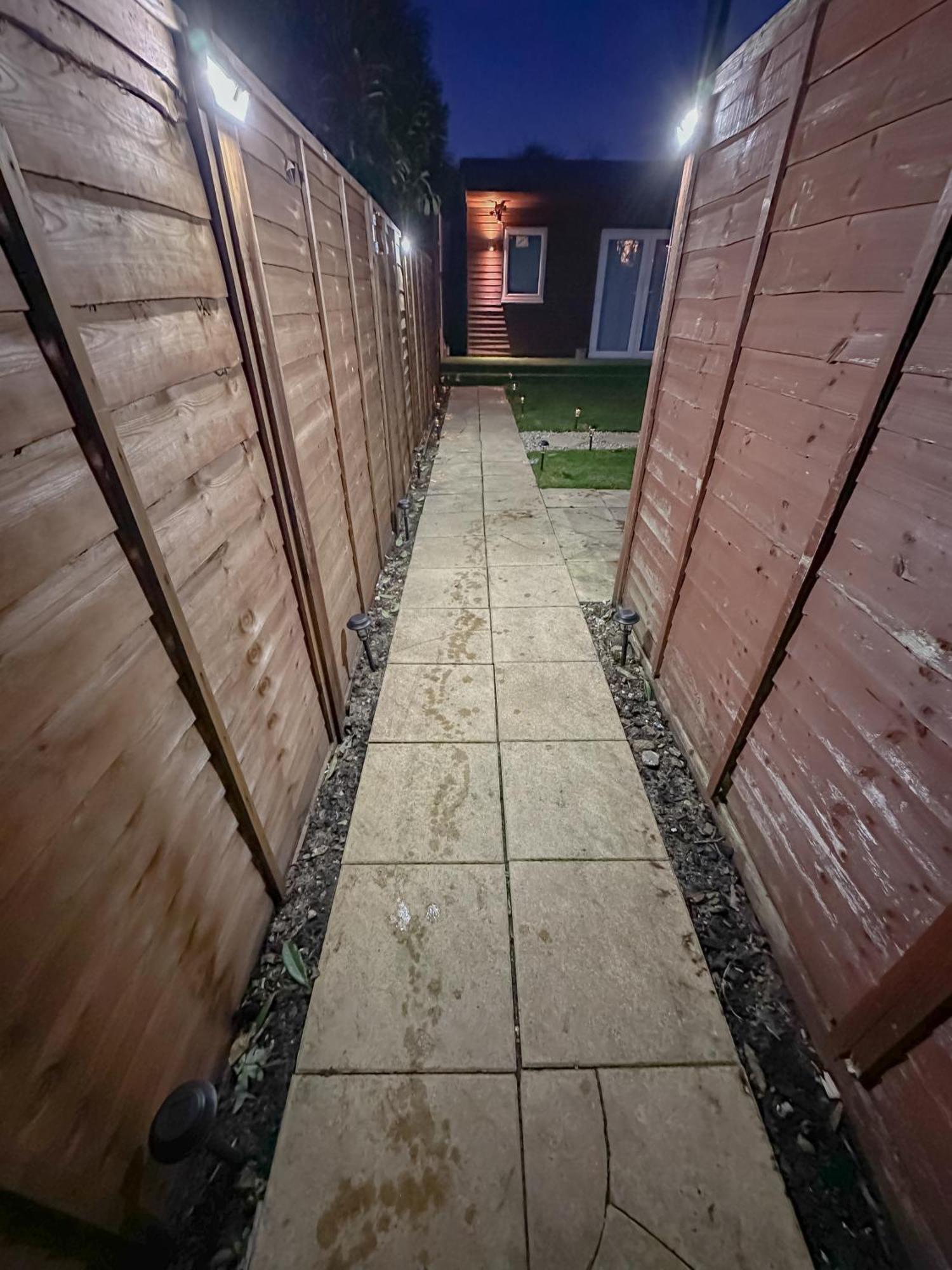 Stunning Studio Garden House - Free Wifi & Parking Hendon Luaran gambar