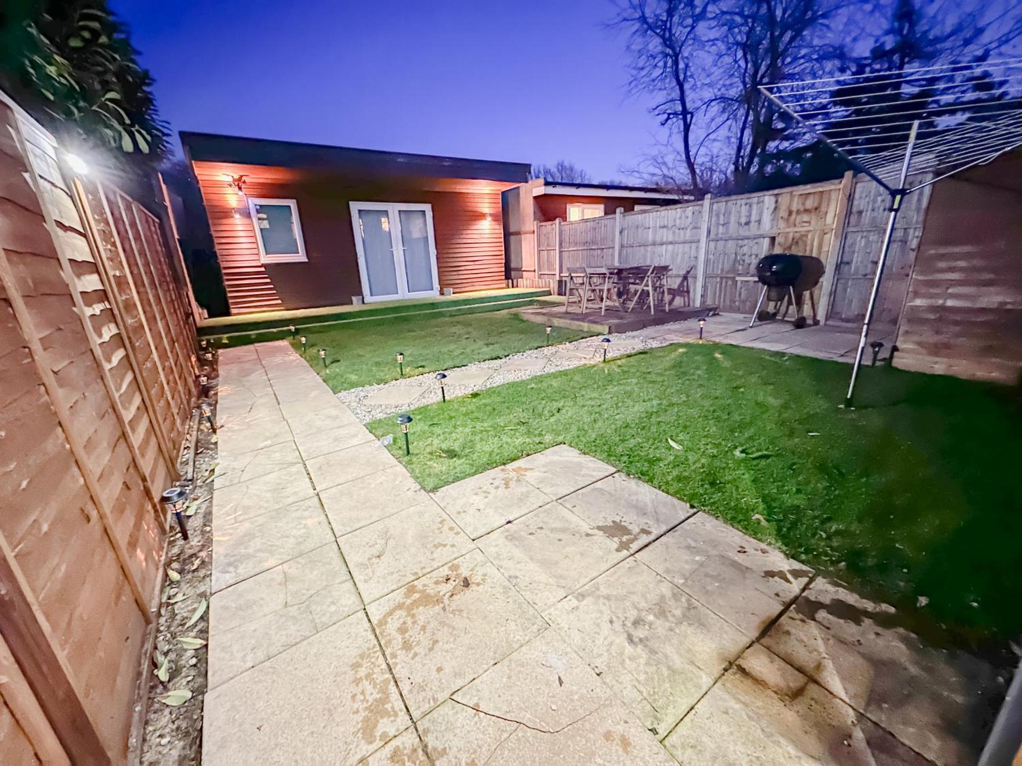 Stunning Studio Garden House - Free Wifi & Parking Hendon Luaran gambar
